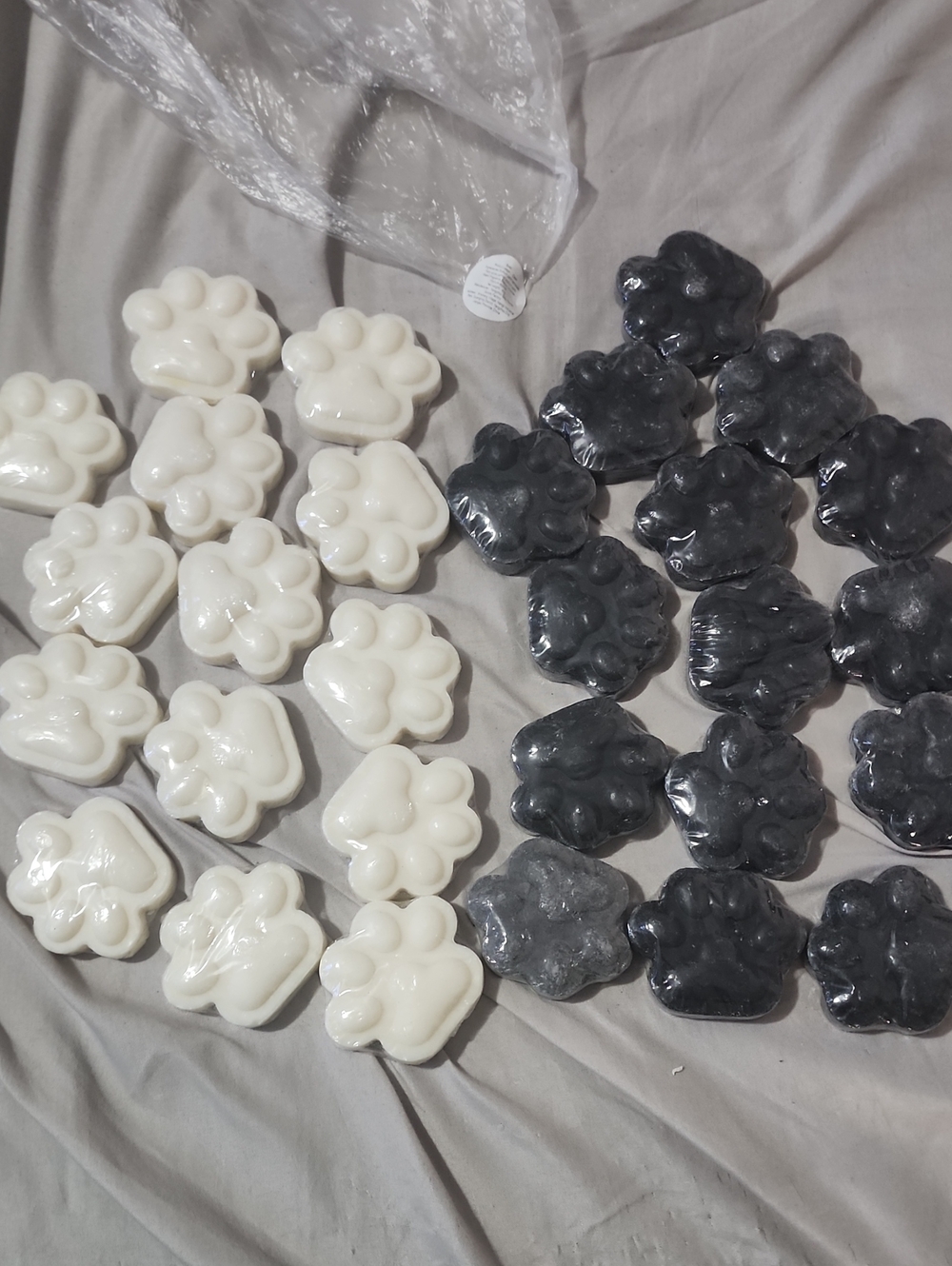 30 Hand Soap Paw-shaped Bars - Black & White - Unscented Bath & Body